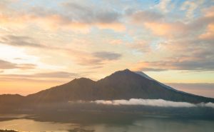 oitsa-oriente-irresistible-lago-batur-bali-indonesia
